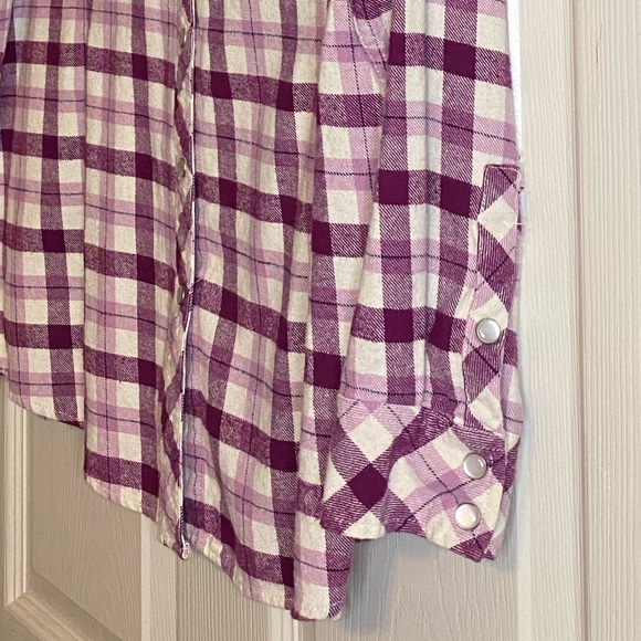 Bit & Bridle Women’s Snap Button Shirt. - Picture 3 of 8